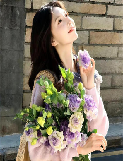 深度探索：夏至凤吟的叙事技巧与导演风格——一次全面的艺术分析